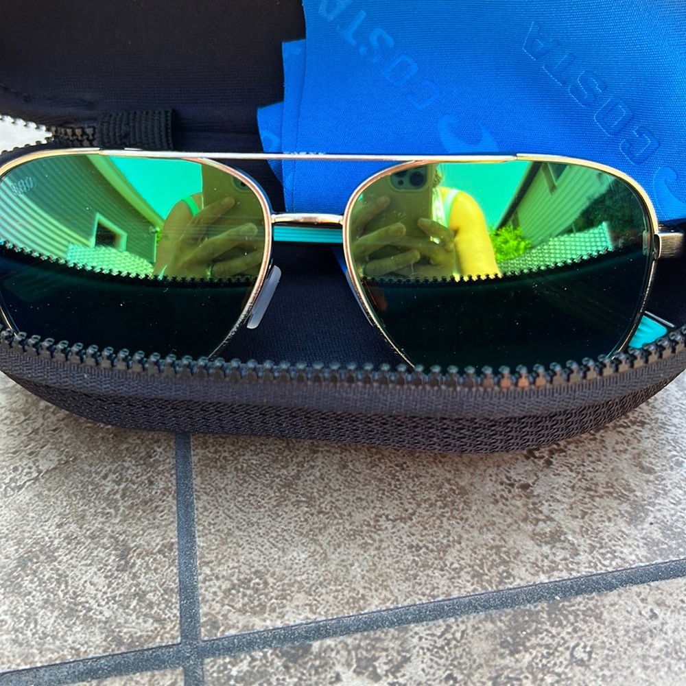 Like new Costa aviator sunglasses. These are glass polarized.
